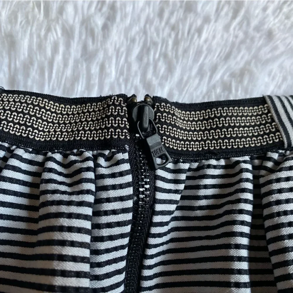 Alice + Olivia Francy’s Skirt Striped Mini Elastic Waist Zipped Back Lined‎ Sz 6
